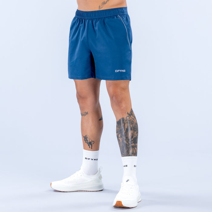 Men's blue training shorts with elastic waistband, side pocket, 6 in inseam